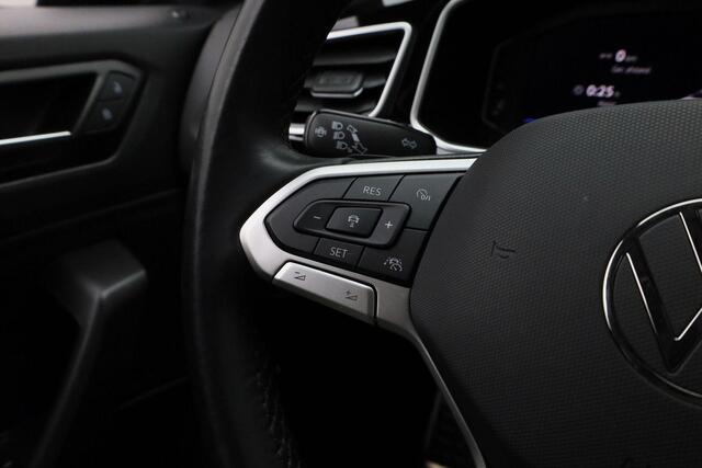 Volkswagen T-Roc 1.5 TSI 150 pk DSG R-Line | IQ Light | Achteruitrijcamera | Navigatie | Keyless Entry | Adaptive Cruise