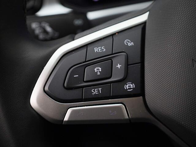 Volkswagen T-Roc 1.5TSI/150PK Life DSG · Navigatie · Stoelverwarming · Parkeersensoren · Garantie tot februari 2026