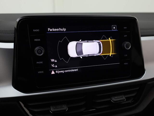 Volkswagen T-Roc 1.5TSI/150PK Life DSG · Navigatie · Stoelverwarming · Parkeersensoren · Garantie tot februari 2026