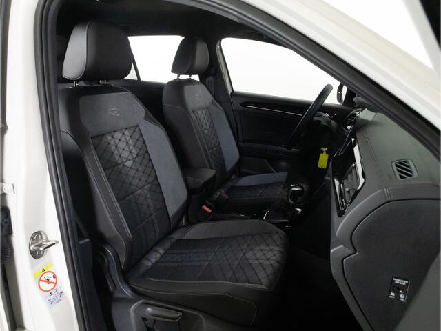 Volkswagen T-Roc 1.5 TSI R-Line | Black Style | Dodehoekdetectie | Navigatie | Camera | Adaptive Cruise | Stoelverwarming | LED Plus |