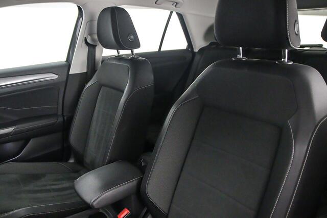 Volkswagen T-Roc Style 1.5 TSI 150pk DSG Automaat Adaptive cruise control, Achteruitrijcamera, Parkeer assistent, LED koplampen, Airco, DAB, Radio, App connect, Parkeersensoren
