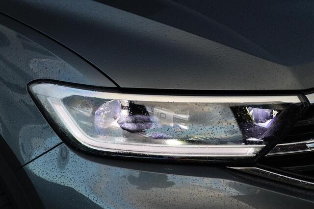 Volkswagen T-Roc 1.5 TSI 150 pk DSG R-Line Business | Navigatie | Panoramadak | App Connect | LED | Camera | Climatronic | Stoelverwarming | Fabrieksgarantie tot 03-05-2026