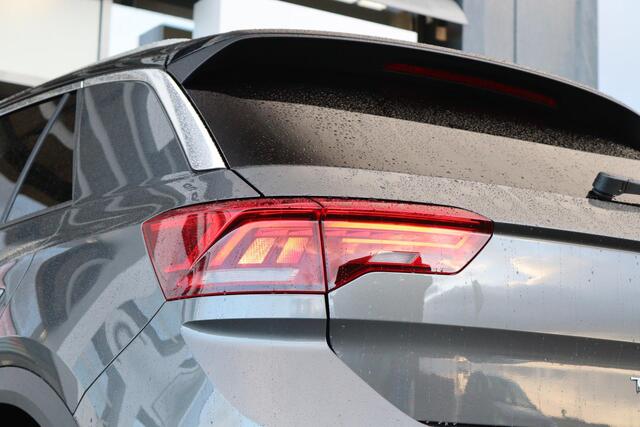 Volkswagen T-Roc 1.5 TSI 150 pk DSG R-Line Business | Navigatie | Panoramadak | App Connect | LED | Camera | Climatronic | Stoelverwarming | Fabrieksgarantie tot 03-05-2026