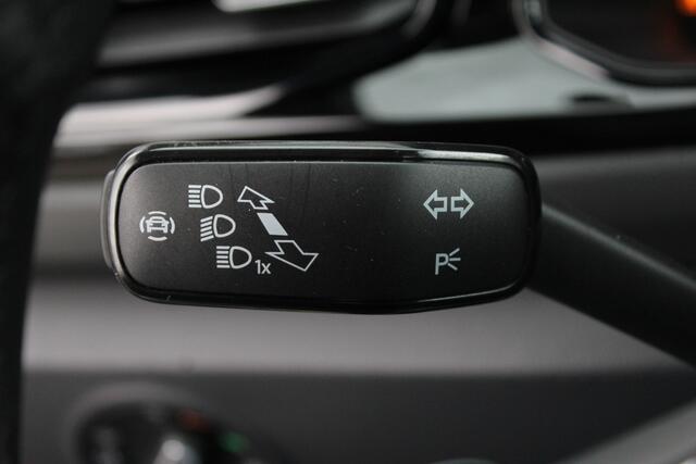 Volkswagen T-Roc 1.5 TSI R-Line | ACC | Trekhaak | Carplay
