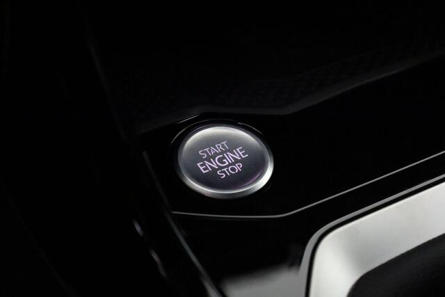 Volkswagen T-Roc R-Line Edition 1.5 TSI 110 kW / 150 pk DSG | Black Style | Camera | Stoelverwarming | Keyless | Navi | 18 inch