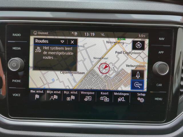 Volkswagen T-Roc 1.5 TSI Sport /DSG/ Metallic/ Digitale cockpit/ Led/ Panoramadak/ R Line Int. + Ext./ / Elec. K./ Camera/ Parkeersensoren/ 18 lmv
