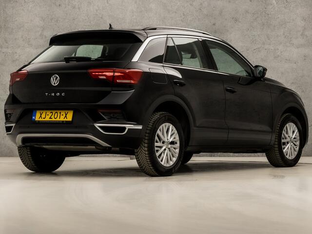 Volkswagen T-Roc 1.5 TSI Sport 150Pk Automaat (APPLE CARPLAY, GROOT NAVI, CLIMATE, ADAPTIVE CRUISE, SPORTSTOELEN, DAB+, PARKEERSENSOREN, NIEUWSTAAT)