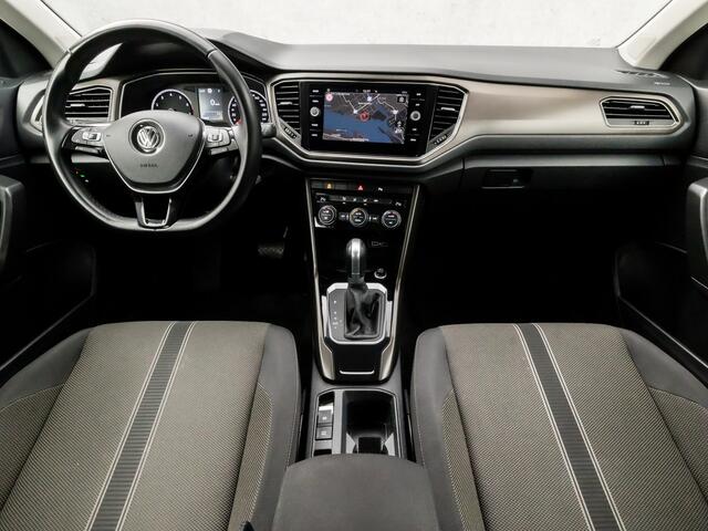 Volkswagen T-Roc 1.5 TSI Sport 150Pk Automaat (APPLE CARPLAY, GROOT NAVI, CLIMATE, ADAPTIVE CRUISE, SPORTSTOELEN, DAB+, PARKEERSENSOREN, NIEUWSTAAT)