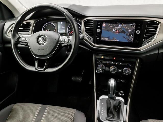 Volkswagen T-Roc 1.5 TSI Sport 150Pk Automaat (APPLE CARPLAY, GROOT NAVI, CLIMATE, ADAPTIVE CRUISE, SPORTSTOELEN, DAB+, PARKEERSENSOREN, NIEUWSTAAT)
