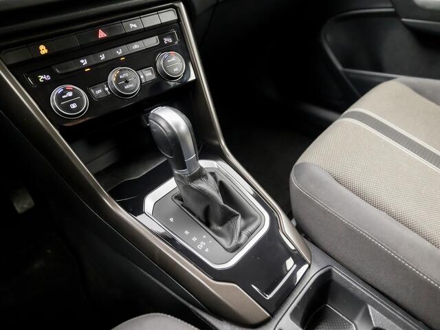 Volkswagen T-Roc 1.5 TSI Sport 150Pk Automaat (APPLE CARPLAY, GROOT NAVI, CLIMATE, ADAPTIVE CRUISE, SPORTSTOELEN, DAB+, PARKEERSENSOREN, NIEUWSTAAT)