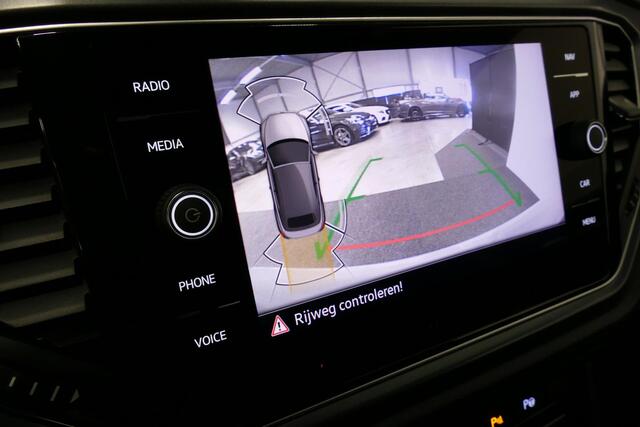 Volkswagen T-Roc Cabrio 1.5 TSI R-Line / Black Style / Stoelverwarming / Beats Audio / Stuurwiel verwarming / Achteruitrijcamera / Apple Carplay - Andriod Auto / Adaptive Cruise Control / Full LED / Dodehoek assistent / DAB / Parkassist / Trekhaak (afneembaar) / Digitaal 