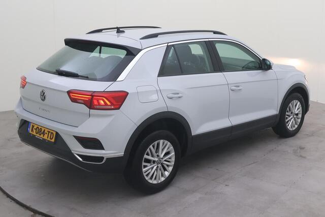 Volkswagen T-Roc 1.0 TSI 110pk Style / Navigatie / Donker glas/ PDC / 16" LMV