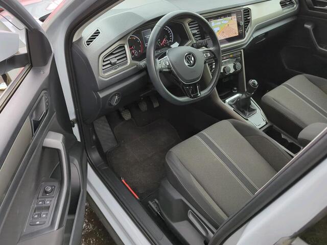 Volkswagen T-Roc 1.0 TSI 110pk Style / Navigatie / Donker glas/ PDC / 16" LMV
