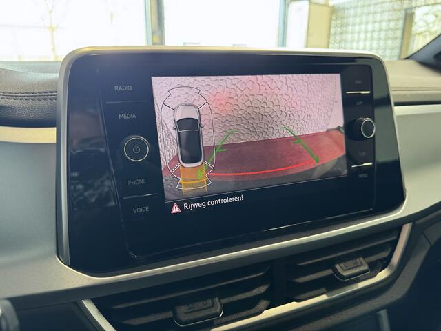Volkswagen T-Roc Cabrio TSI VIR.COCKPIT CARPLAY NAVI IQ.LED STOEL/STUUR.VERW DAB ADAP.CRUISE 05/2024 70 BIJNA NIEUWE VOLKSWAGEN'S UIT VOORRAAD LEVERBAAR