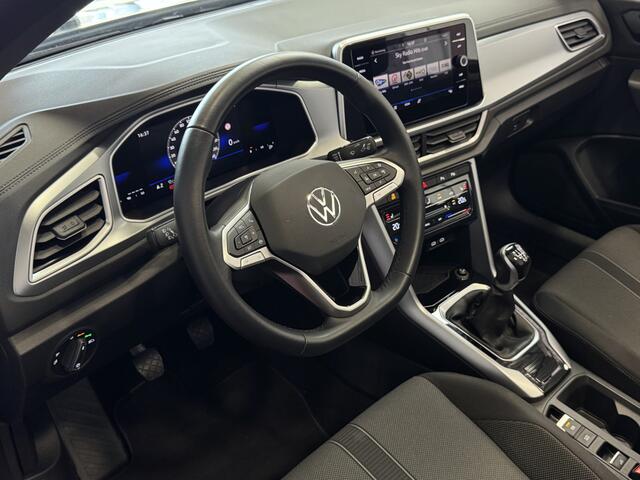 Volkswagen T-Roc Cabrio TSI VIR.COCKPIT CARPLAY NAVI IQ.LED STOEL/STUUR.VERW DAB ADAP.CRUISE 05/2024 70 BIJNA NIEUWE VOLKSWAGEN'S UIT VOORRAAD LEVERBAAR