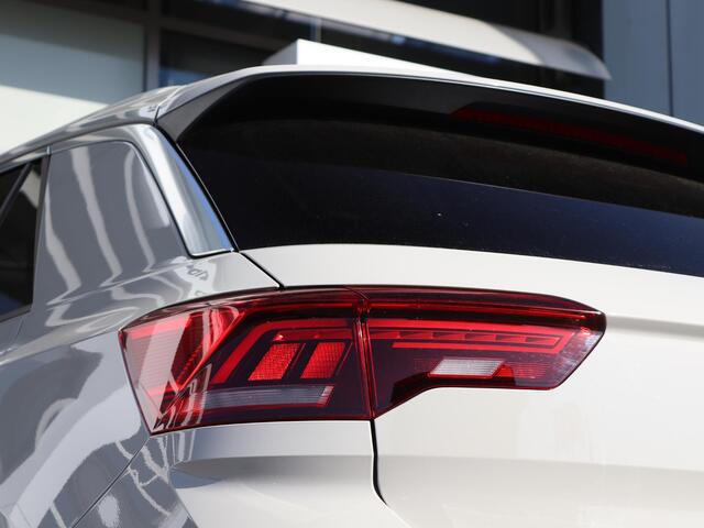 Volkswagen T-Roc 1.5 TSI 150 pk DSG R-Line | Navigatie | Panoramadak | IQ Light | Camera | App Connect | Stoelverwarming | 18'' Nevada | Fabrieksgarantie tot 13-06-2026 of 100.000km |