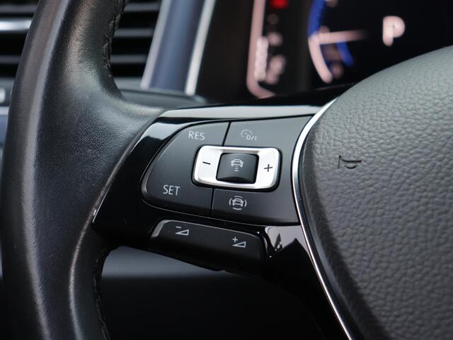 Volkswagen T-Roc 1.5 TSI Style 150pk Automaat | Active Info | Navigatie | App-Connect | Stoel- en Stuurverwarming | Dodehoekdetectie | Adaptive Cruise |