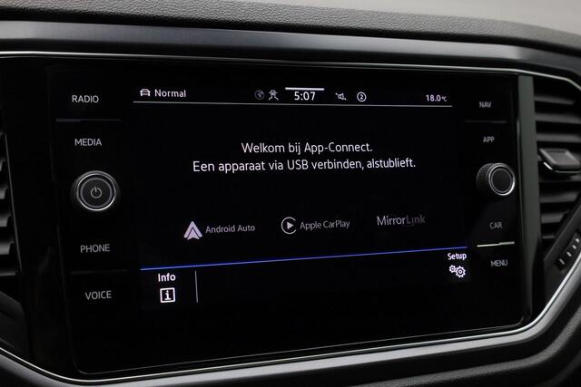 Volkswagen T-Roc Cabrio 1.5 TSI 150 pk DSG R-Line | Leder | Beats | Stuur-/stoelverwarming | Achteruitrijcamera | Navigatie