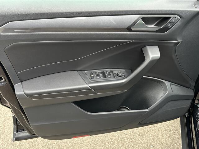 Volkswagen T-Roc 1.5 TSI 150pk DSG Style | IQ light | Navi | Carplay | Adapt. Cruise | Rijklaar incl. 1 jaar Bovag garantie