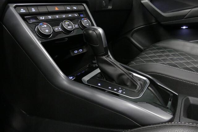 Volkswagen T-Roc Cabrio 1.5 TSI R-Line / Black Style / Lederen bekleding / Stoelverwarming / Beats Audio / Stuurwiel verwarming / Achteruitrijcamera / Keyless / Apple Carplay - Andriod Auto / Full LED / Dodehoek-assistent / Grootlichtassistent / DAB / Digitaal Instrumente