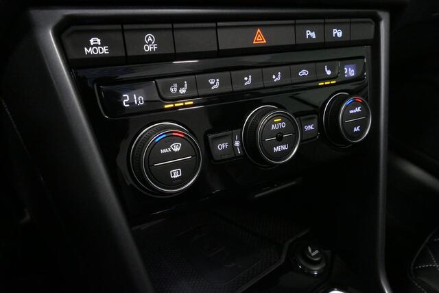 Volkswagen T-Roc Cabrio 1.5 TSI R-Line / Black Style / Lederen bekleding / Stoelverwarming / Beats Audio / Stuurwiel verwarming / Achteruitrijcamera / Keyless / Apple Carplay - Andriod Auto / Full LED / Dodehoek-assistent / Grootlichtassistent / DAB / Digitaal Instrumente