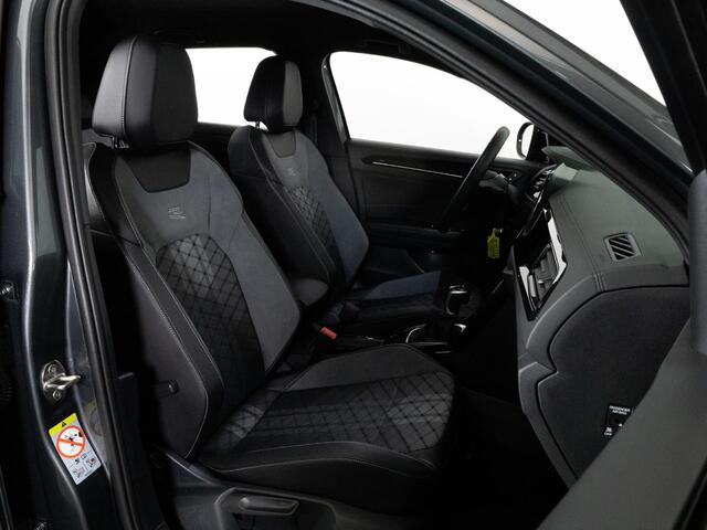 Volkswagen T-Roc AUTOMAAT 1.5 TSI 150 PK DSG R-Line | LED IQ | Black Style | Achteruitrijcamera | Navigatie | Travel Assist |