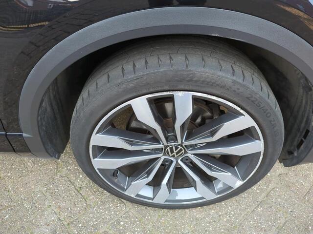 Volkswagen T-Roc 1.5 TSI Sport Business R / Metallic/ Digitale Cockpit/ Led/ Panoramadak/ R Line/ Elec. Klep/ Camera/ Afn. Haak/Clima/ Navi/ Parkeersensor/ 19 lmv