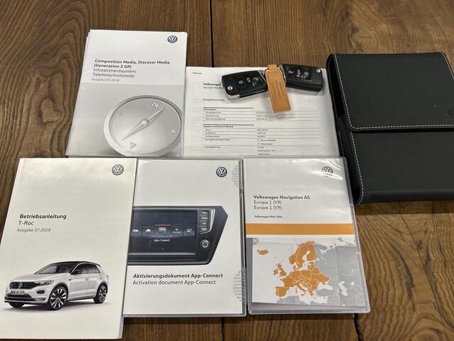 Volkswagen T-Roc 1.5 TSI Sport 3X R-Line | Automaat | Panoramadak | Digital dashboard | Keyless | Adaptief onderstel | Lane assist | Dodehoeksdetectie | Stoelverwarming | Climate control | Apple carplay | Navigatie
