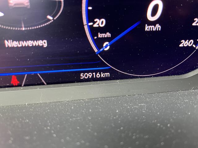 Volkswagen T-Roc Cabrio 1.5 TSI R-Line / AUTOMAAT/ 2X R-LINE/ KEYLESS/ 19" LMV/ LEDER/ PARK. SENSOREN + CAMERA/ ADAPT. CRUISE/ NAVI/ DAB/ SPRAAKBEDIENING/ STOEL-STUUR VERWARM./ RIJ-MODI
