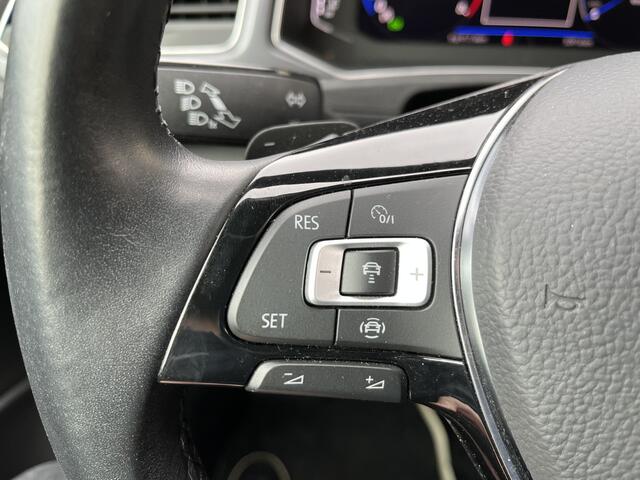 Volkswagen T-Roc Cabrio 1.5 TSI R-Line / AUTOMAAT/ 2X R-LINE/ KEYLESS/ 19" LMV/ LEDER/ PARK. SENSOREN + CAMERA/ ADAPT. CRUISE/ NAVI/ DAB/ SPRAAKBEDIENING/ STOEL-STUUR VERWARM./ RIJ-MODI