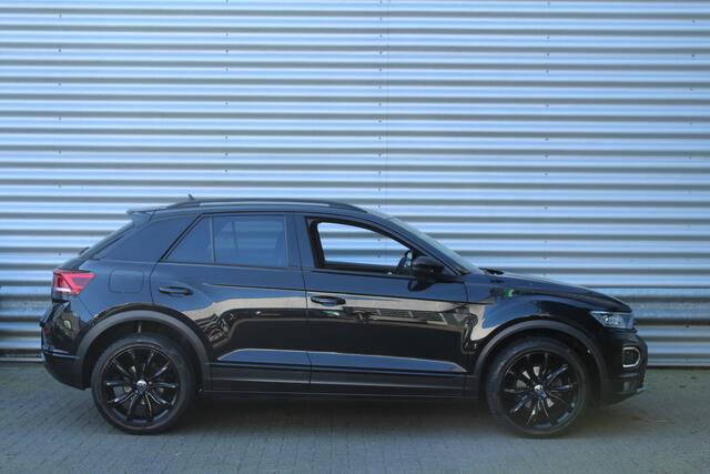 Volkswagen T-Roc 1.5 TSI 150pk Sport R-Line Black Ed. DSG7 Clima Cruise Carplay Camera Dig. Cockpit El Klep 18"LMV
