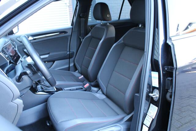 Volkswagen T-Roc 1.5 TSI 150pk Sport R-Line Black Ed. DSG7 Clima Cruise Carplay Camera Dig. Cockpit El Klep 18"LMV