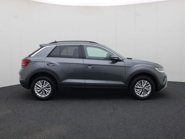 Volkswagen T-Roc 1.5TSI/150PK Life DSG · Navigatie · Stoelverwarming · Parkeersensoren · Garantie tot maart 2026