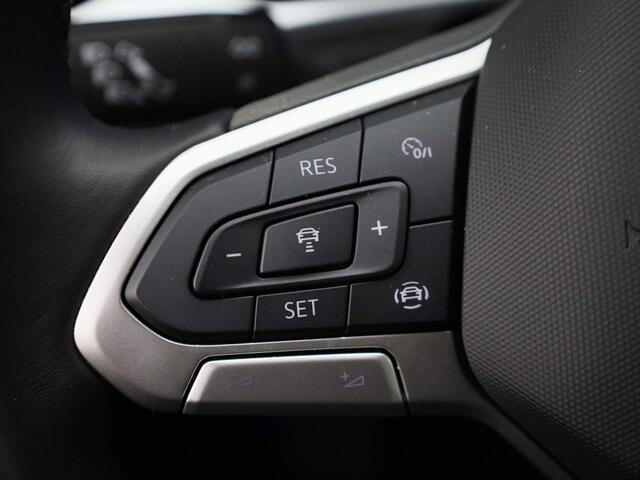 Volkswagen T-Roc 1.5TSI/150PK Life DSG · Navigatie · Stoelverwarming · Parkeersensoren · Garantie tot maart 2026