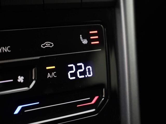 Volkswagen T-Roc 1.5TSI/150PK Life DSG · Navigatie · Stoelverwarming · Parkeersensoren · Garantie tot maart 2026