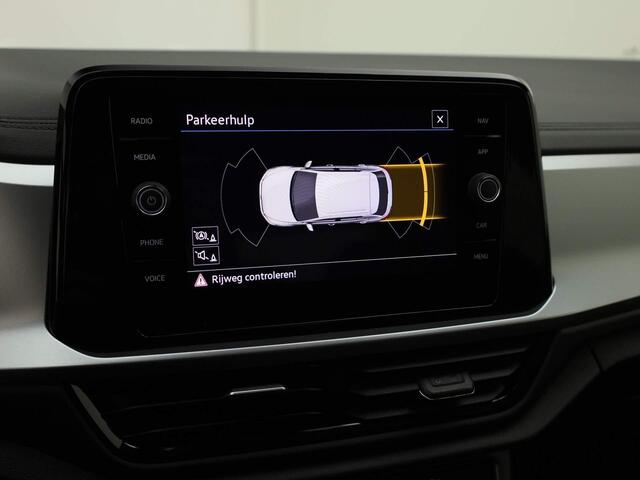 Volkswagen T-Roc 1.5TSI/150PK Life DSG · Navigatie · Stoelverwarming · Parkeersensoren · Garantie tot maart 2026