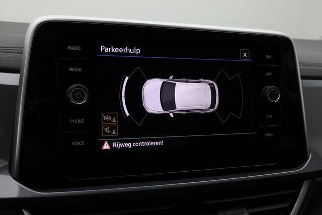 Volkswagen T-Roc 1.0 TSI 110 pk Style | Navigatie | Stoelverwarming | Parkeersensoren voor/achter | Massage | Alcantara | Adaptive Cruise