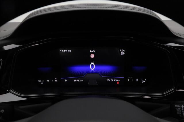 Volkswagen T-Roc 1.5 TSI 150 pk DSG R-Line Business | Panoramadak | Trekhaak | IQ Light | Navigatie | Stoelverwarming | Parkeersensoren voor/achter