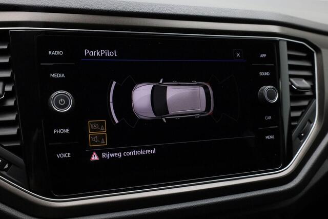 Volkswagen T-Roc 1.0 TSI 115 pk Style | Parkeersensoren voor/achter | Adaptive Cruise | Apple Carplay / Android Auto