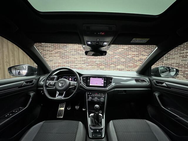 Volkswagen T-Roc 1.5 TSI Sport R-Line | Dak| CarPlay| Adaptive cruise| Virtual dash|
