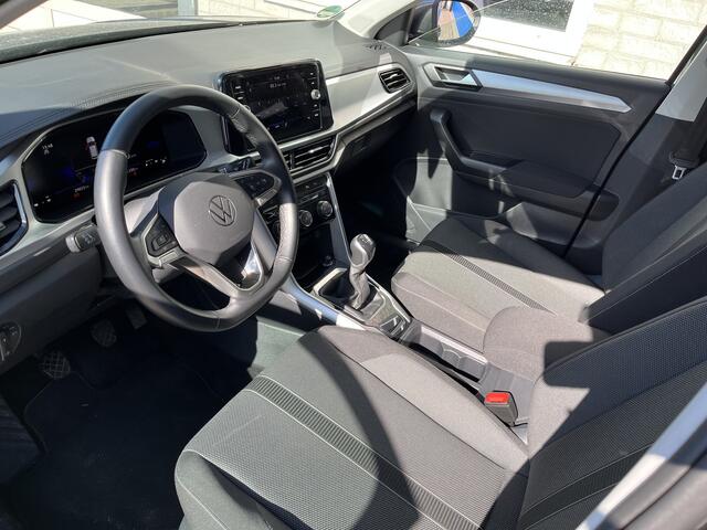 Volkswagen T-Roc 1.0 TSI Life / PARK. SENSOREN/ LED/ ADAPT. CRUISE/ APP- CONNECT/ NAVI/ AIRCO