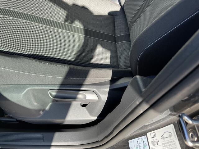 Volkswagen T-Roc 1.0 TSI Life / PARK. SENSOREN/ LED/ ADAPT. CRUISE/ APP- CONNECT/ NAVI/ AIRCO