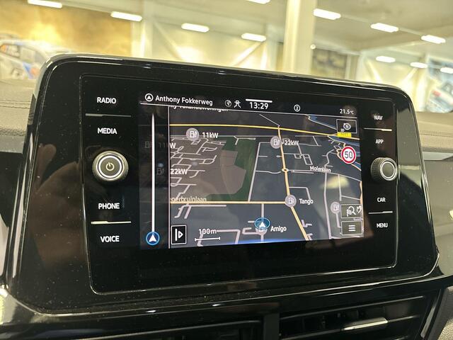 Volkswagen T-Roc 1.5 Tsi 150pk DSG R-Line Business · Keyless · Camera · Apple/Android Car Play · Elek. Achterklep · Navi · Black Style · 18'' Inch · Garantie t/m 11-07-2028 of 100.000km