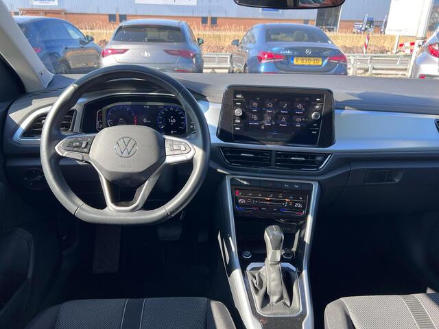 Volkswagen T-Roc 1.5 TSI Life DSG | Trekhaak ( 1500kg ) | Camera | Beats Audio | Stoelverwarming | LED