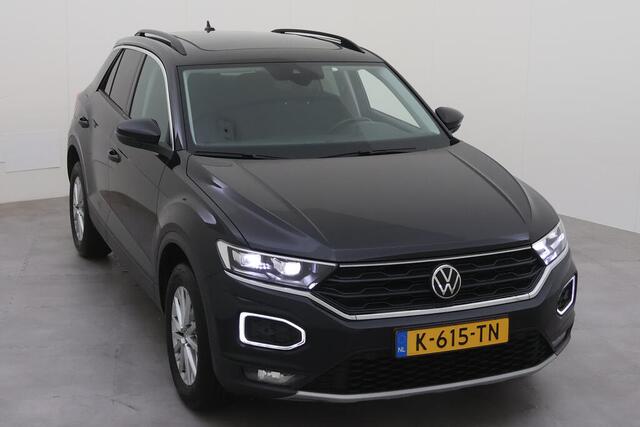Volkswagen T-Roc 1.0 TSI Style / DIigtaal dashboard / LED / Pano / Climate controle / Navigatie / Parkeersensoren /