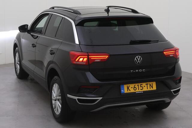 Volkswagen T-Roc 1.0 TSI Style / DIigtaal dashboard / LED / Pano / Climate controle / Navigatie / Parkeersensoren /