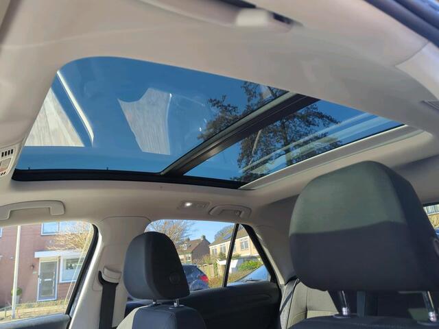 Volkswagen T-Roc 1.0 TSI Style / DIigtaal dashboard / LED / Pano / Climate controle / Navigatie / Parkeersensoren /