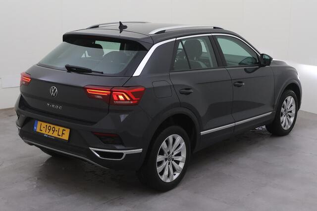 Volkswagen T-Roc 1.5 TSI Sport / Digitaal dashboard / Led / Climate controle / Navigatie/ Parkeersensoren V+A / Lichtmetaal 17 inch /