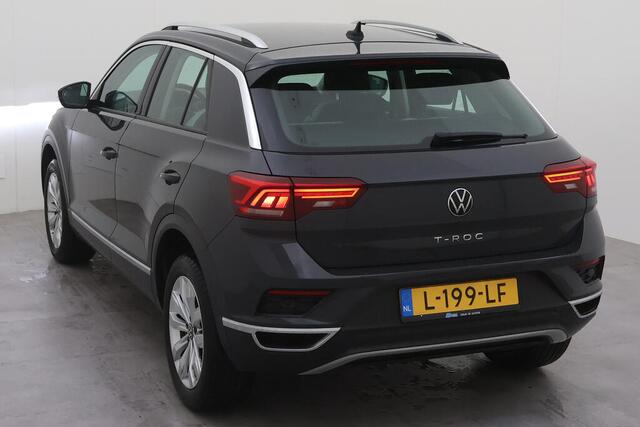Volkswagen T-Roc 1.5 TSI Sport / Digitaal dashboard / Led / Climate controle / Navigatie/ Parkeersensoren V+A / Lichtmetaal 17 inch /