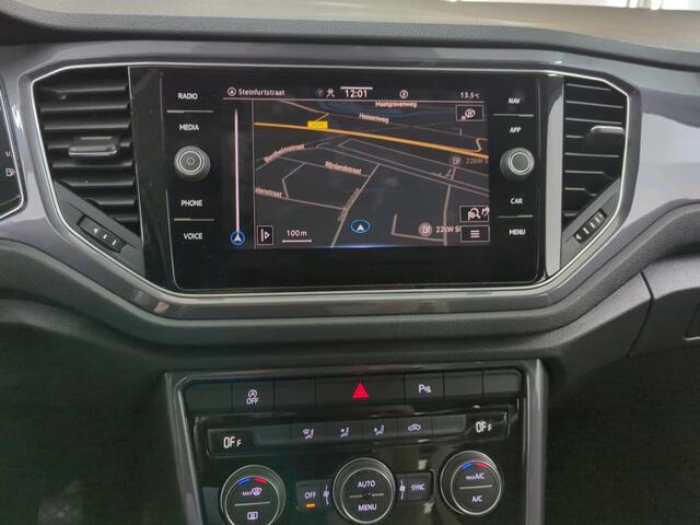 Volkswagen T-Roc 1.5 TSI Sport / Digitaal dashboard / Led / Climate controle / Navigatie/ Parkeersensoren V+A / Lichtmetaal 17 inch /